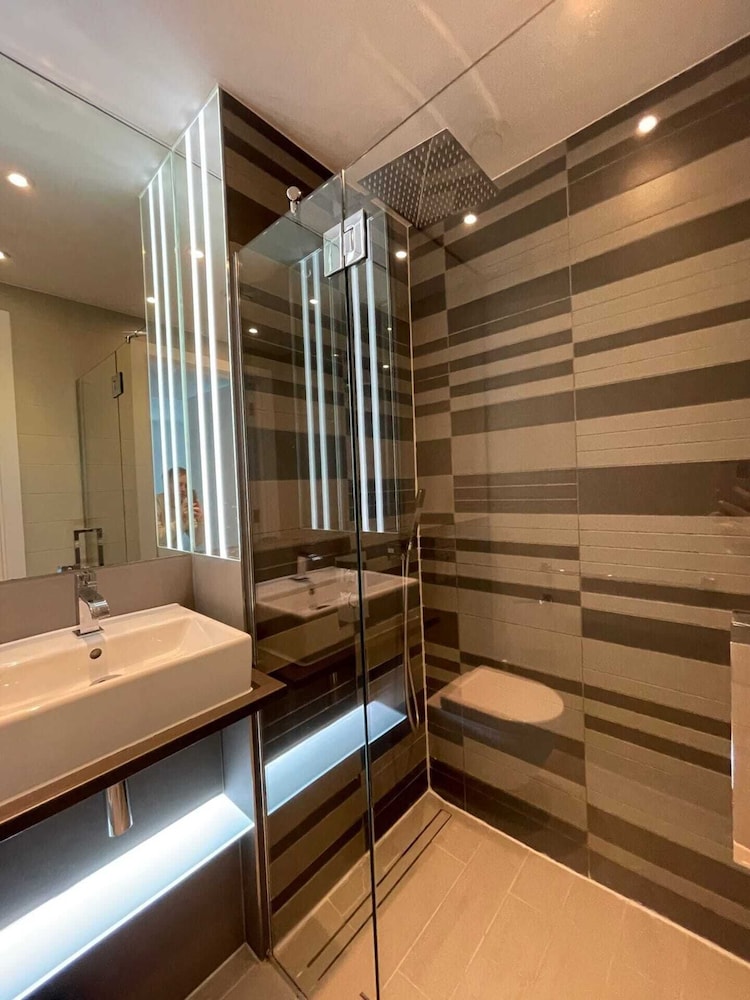 Exquisite 2BD Flat w/ Balcony, Shoreditch!