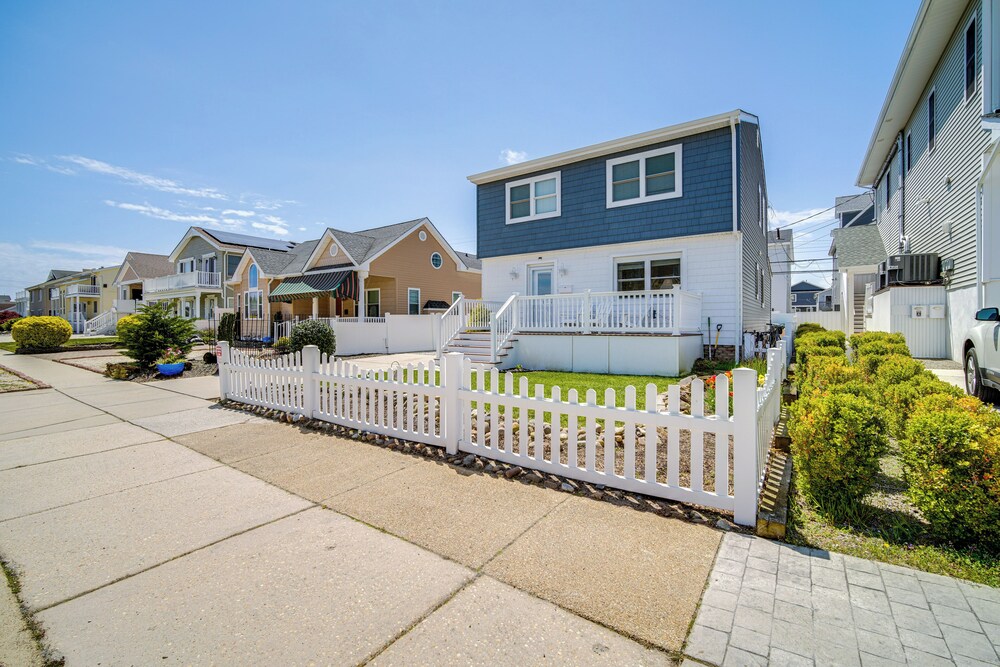 Walkable Brigantine Condo, 4 Mi to Atlantic City!