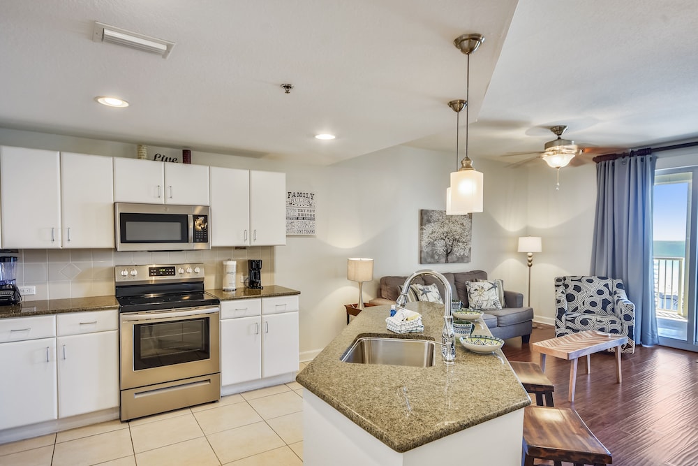 Grand Panama Beach Resort by Book That Condo
