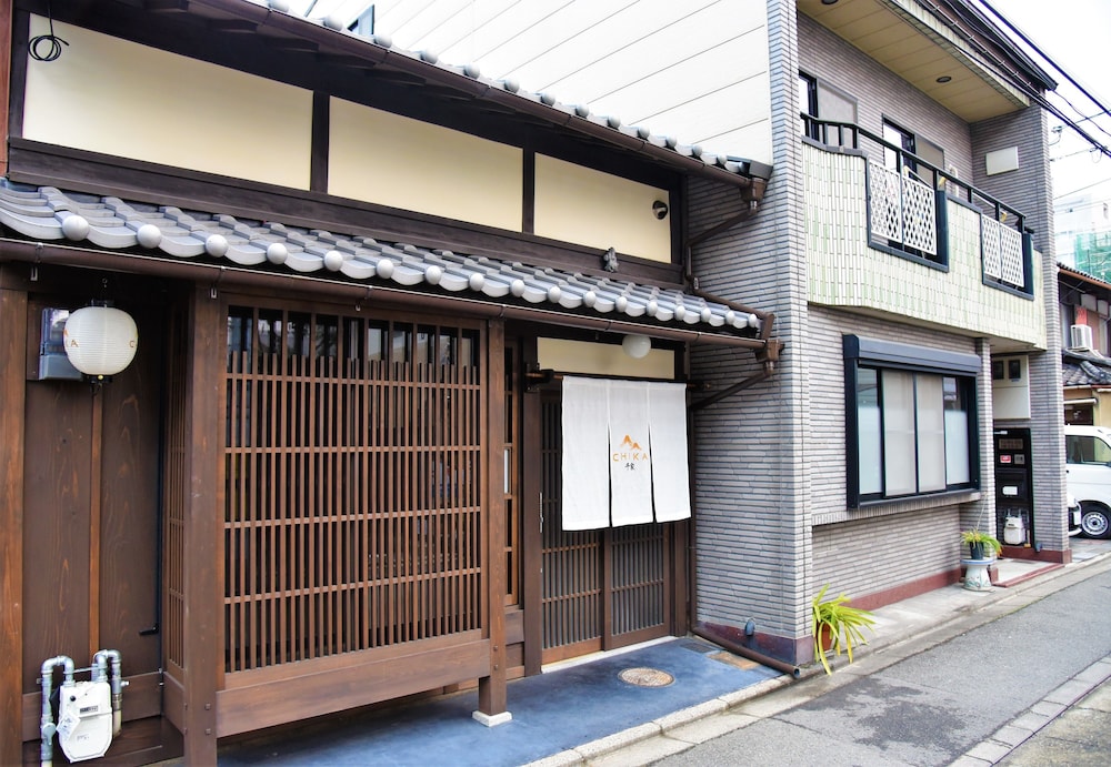 Chika Rakuen