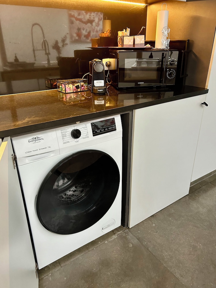 Villa Anvers 4 BDR Parking