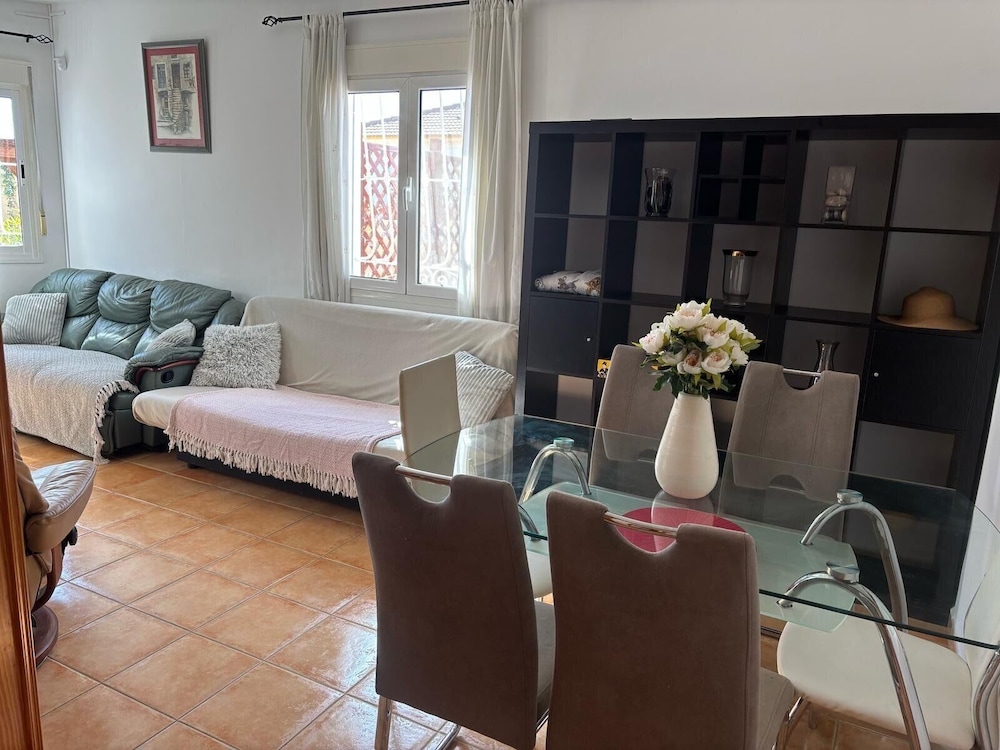 Casa Bueno Sunset Villa - Sleeps 7, Pool & Aircon