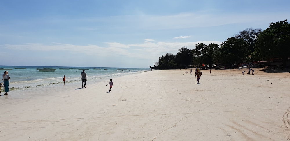 Ocean Breeze Lodge
