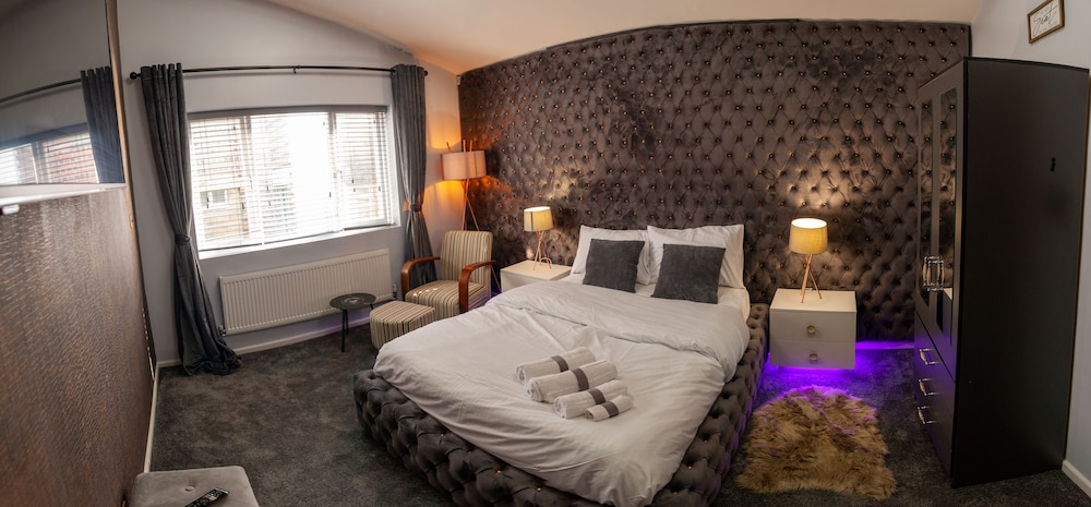 Impeccable 1-bed Apartment in Birmingham view 4