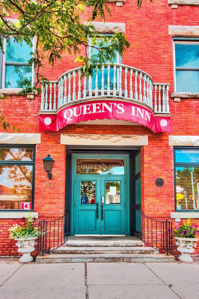 The Queen’s Cue, Stratford, A Tribute Portfolio Hotel