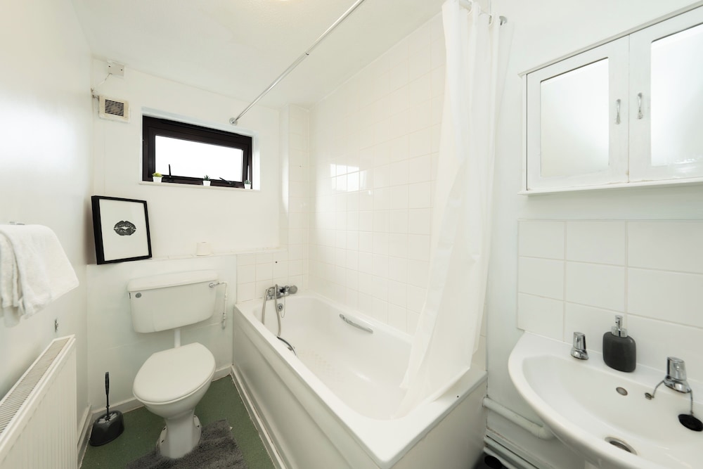 1bedlondonapt-freeparking-fastwifi-sofabed