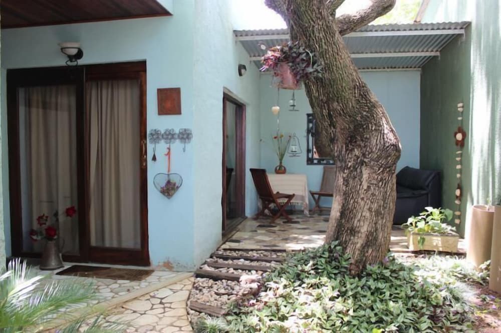 La Vue Guest Lodge and Function Venue