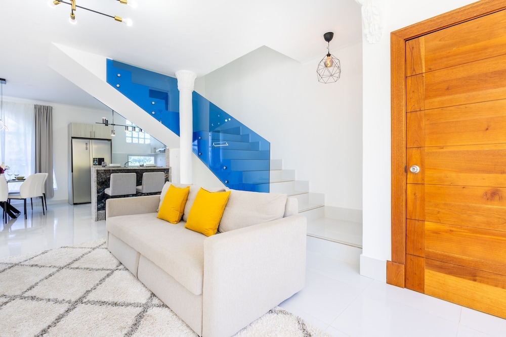 Relaxing 3-bedroom Villa With Pool Rooftop Jacuzzi in a Secluded Setting