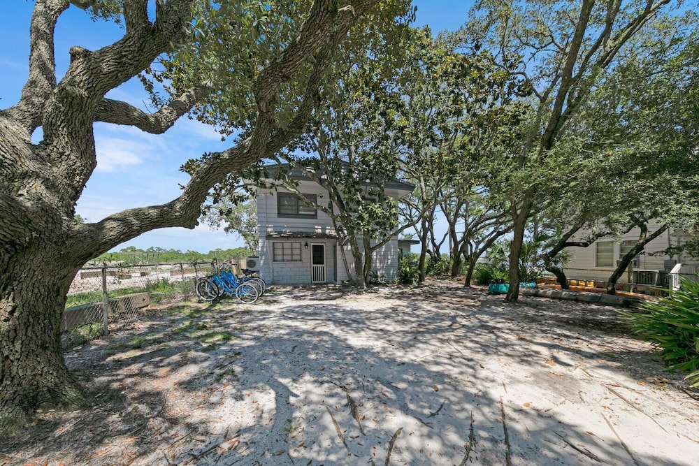 Sealake Cottage