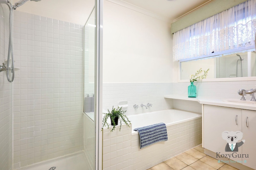 Kozyguru | Glen Waverley | Family Home & Backyard