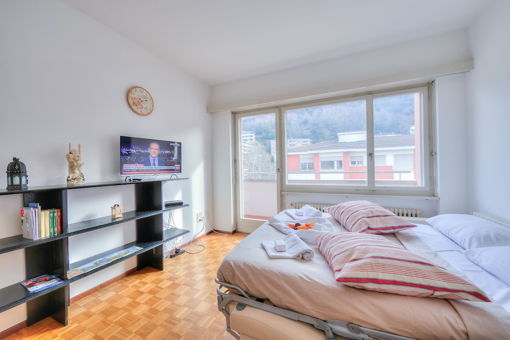 Anais Home view 2