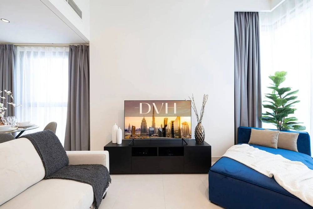 Burj Crown Lux Apartment by Dubai Mall