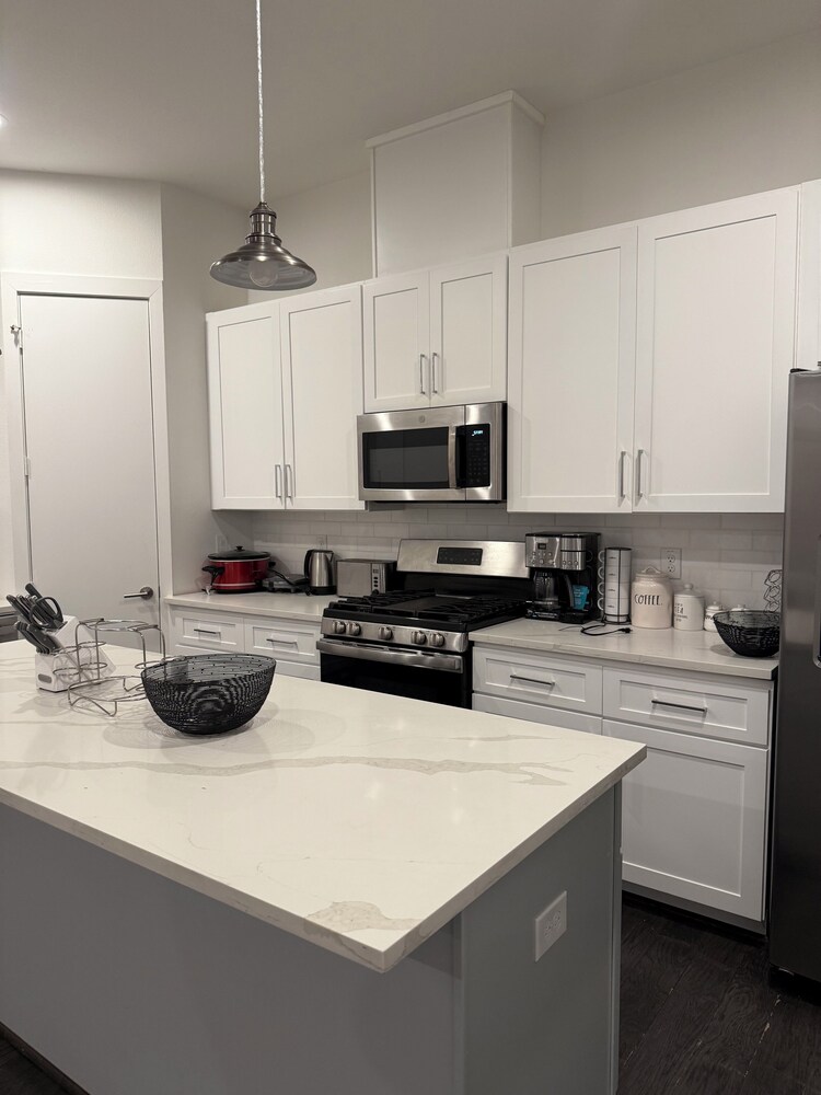 Luxury 3BR for Families Nurses and Group