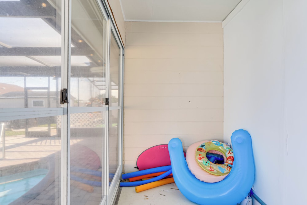 4 Mi to Historic Dtwn Venice: Home w/ Heated Pool!