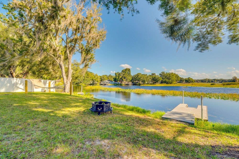 Lakefront Inverness Getaway w/ Kayaks & Bikes!