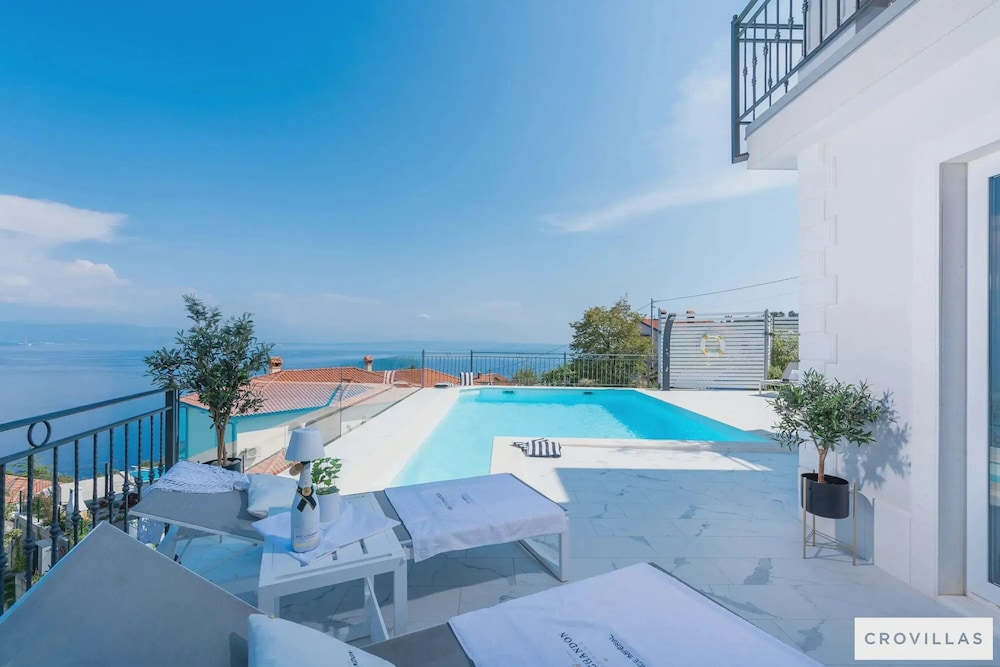 Villa Lauriana Nearby Opatija - Crovillas