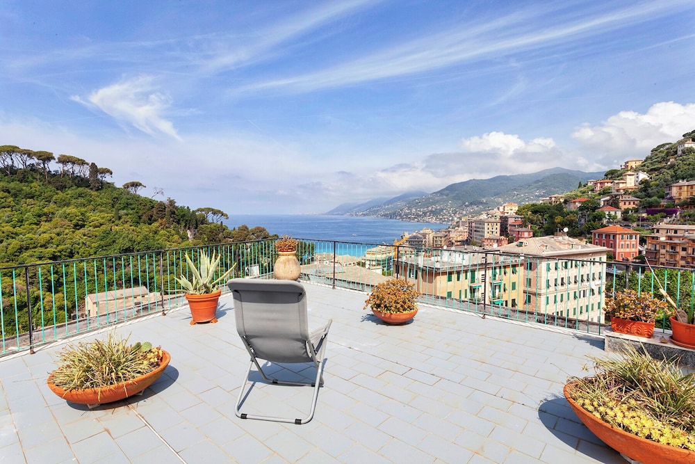 Stunning Sea View Apartment in Camogli view 3