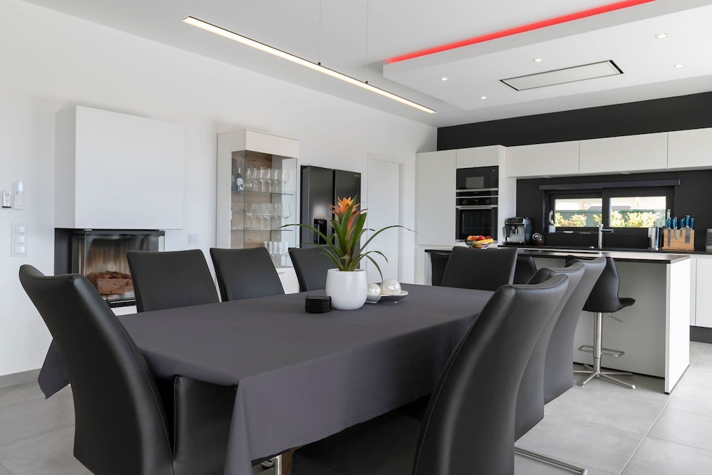 Manatee Modern Luxurious Villa