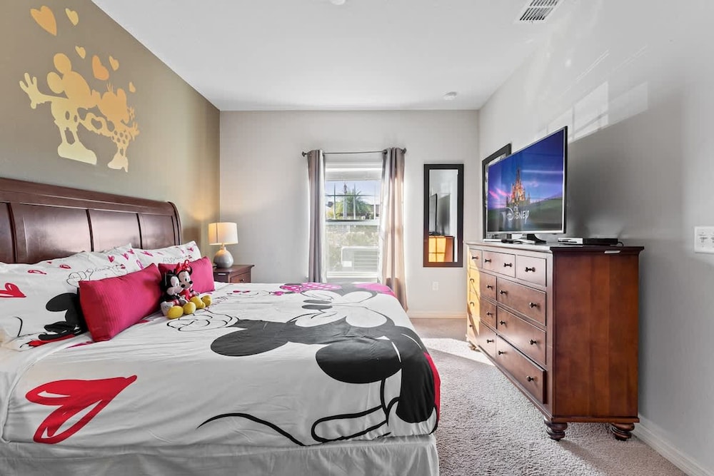 Modern Decor at West Lucaya 4 BR Wl8989