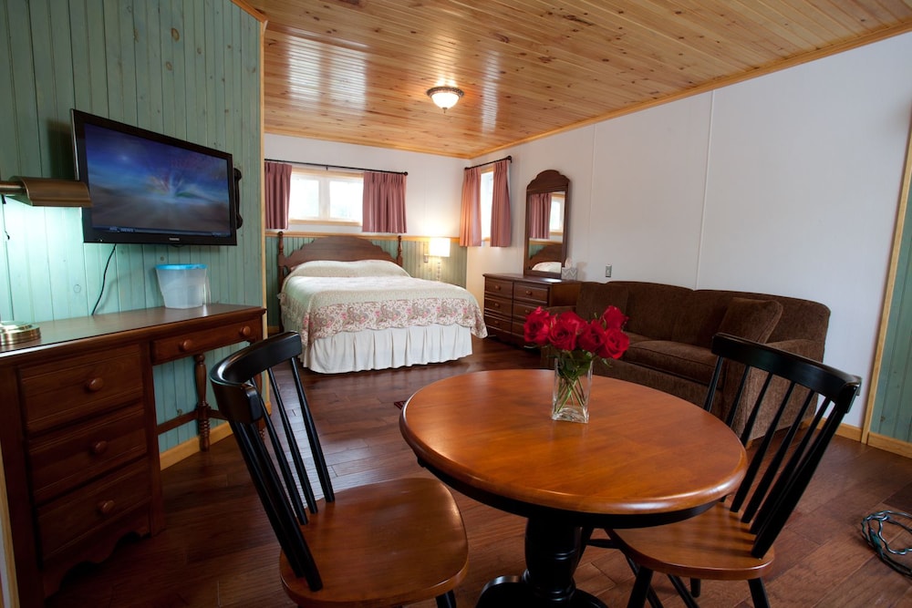 Blue Hill Lodge