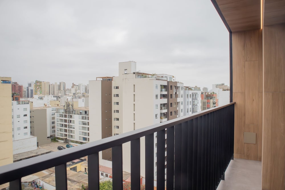 w Amazing 3BR w Balcony in Miraflores