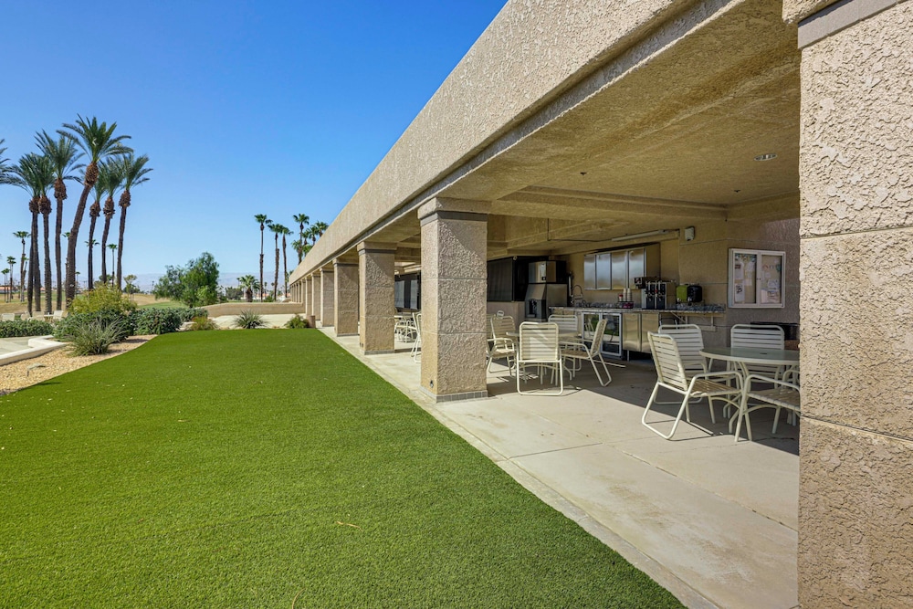 Palm Desert Golf Getaway w/ Views + Resort Perks