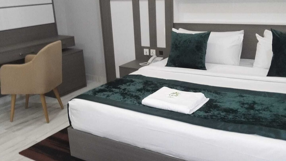 Elegant Hotel & Suites by City Green view 3