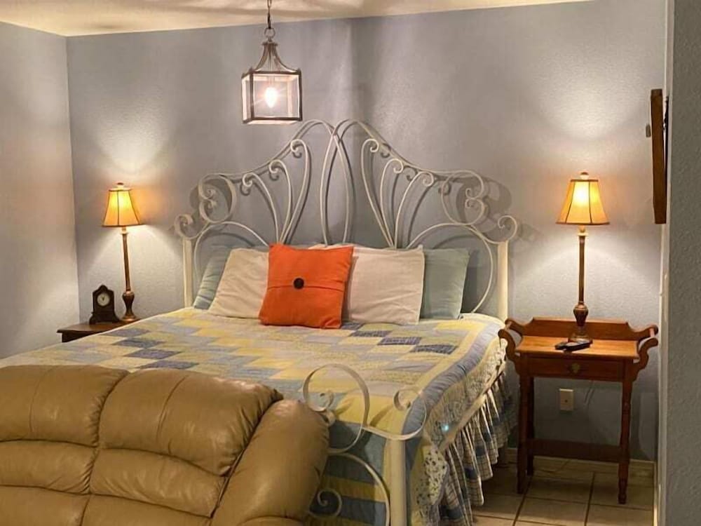 The Crossroads Inn - Property Image 6