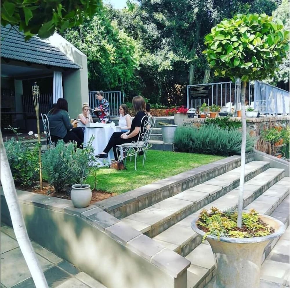Amoris Guest House - Waterkloof Ridge
