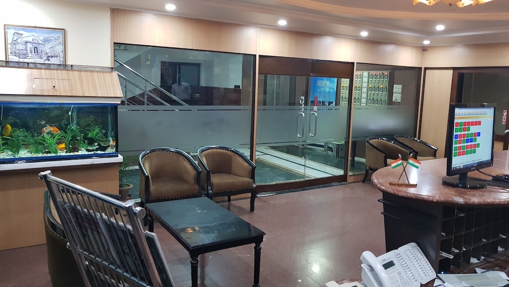 Lobby & Reception
