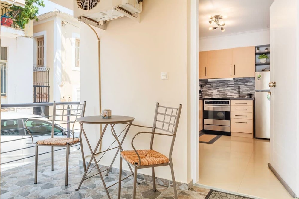 Kalamata Lime Studio - Urban Cozy Nest