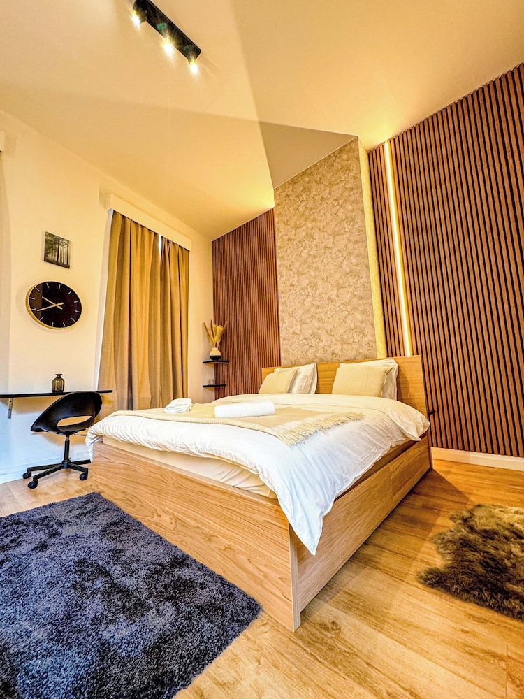 Comfy 5BR Apartment in Heart of Ghent