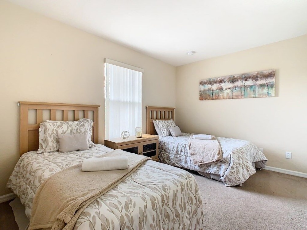 Regal Oaks Getaway: 4br Home Close To Disney & Old Town 4 Bedroom Townhouse