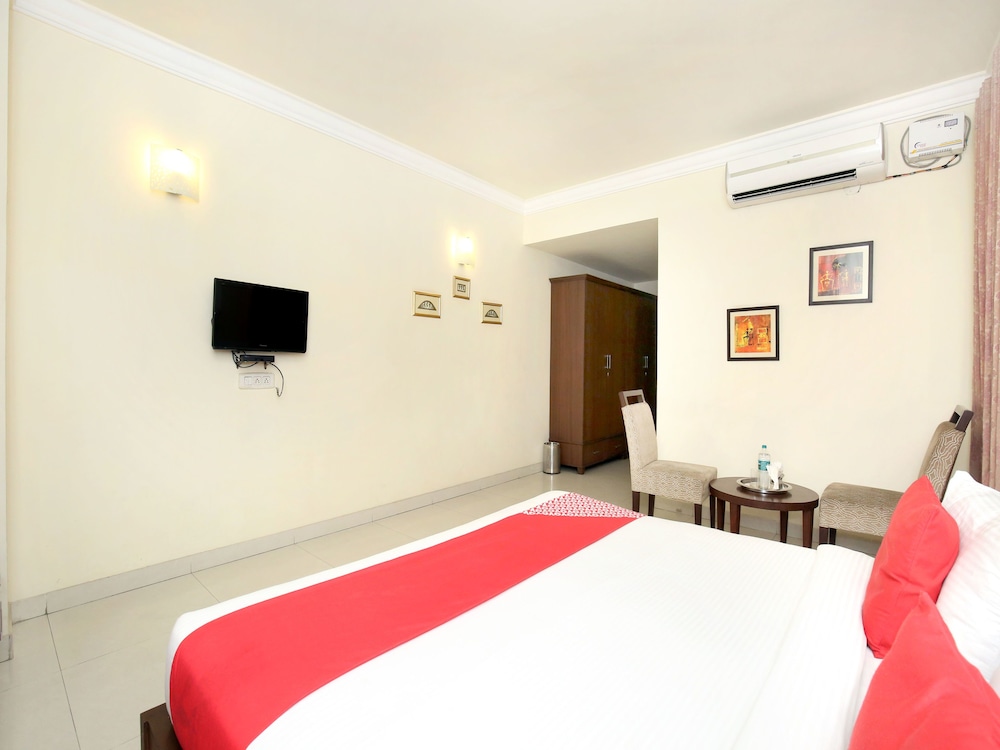 OYO 12989 White Diamond Hotel