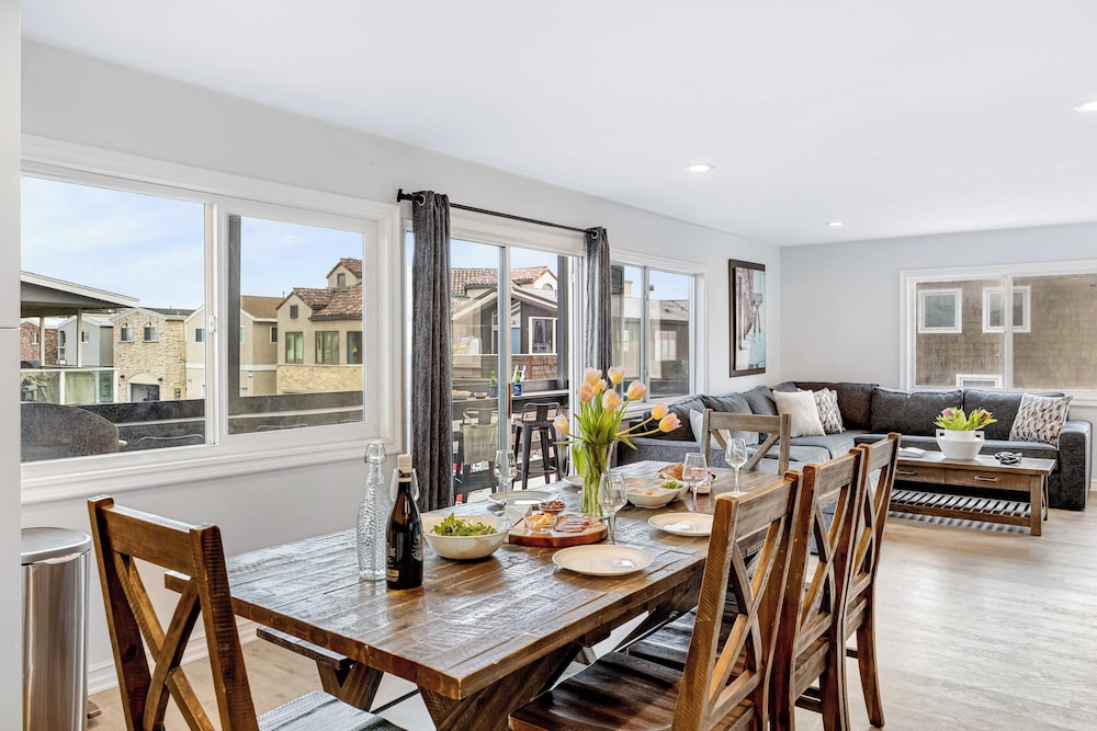 Sleeps 18 Steps to the Beach, Shops & Eateries Ocean Views, Patio, Fire Pit