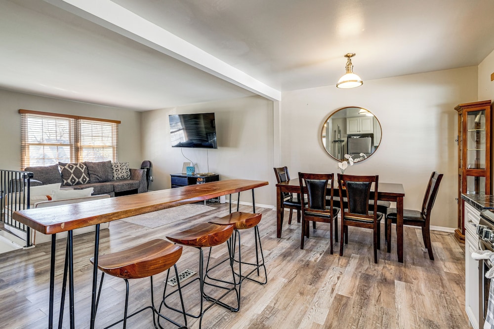 Commute to Alexandria & DC: Home w/ Shared Yard