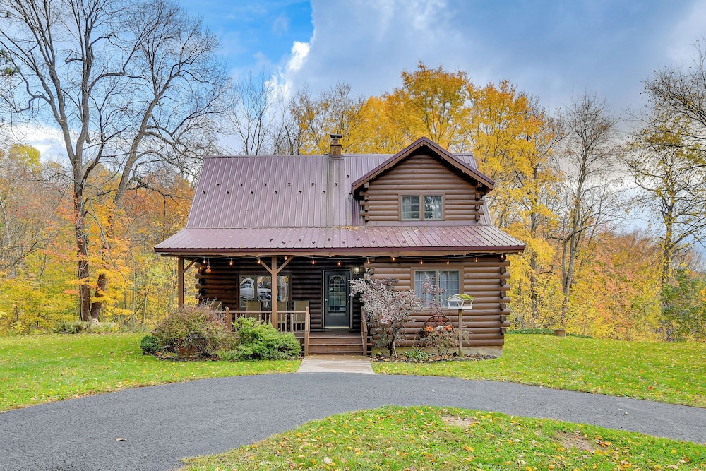 Private Hannibal Cabin With Sauna & Hot Tub!