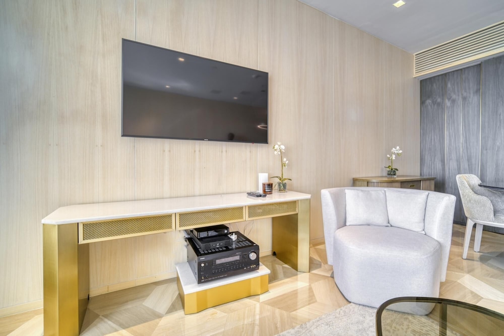 Modern Sea View Apt at the Five Palm Jumeirah