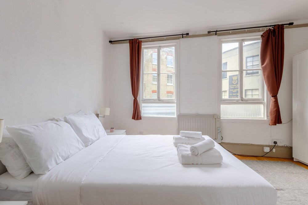 2BD Flat With Private Balcony - Shoreditch