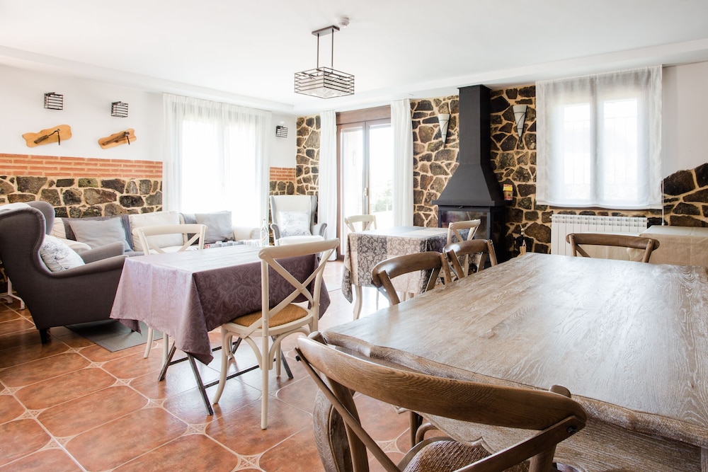 Hostal Residencia Pico de los Haces view 3