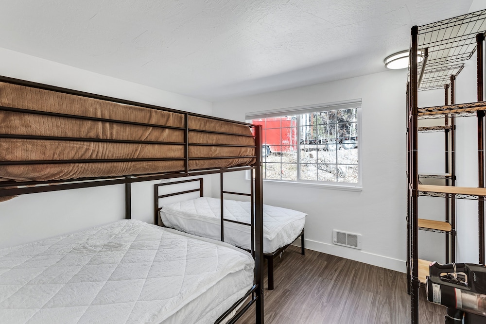 Beaver Vacations - Beautiful Ski-in/ski-out Condo Located On The Eagle Point Resort! 1 Bedroom Condo by RedAwning - Property Image 2