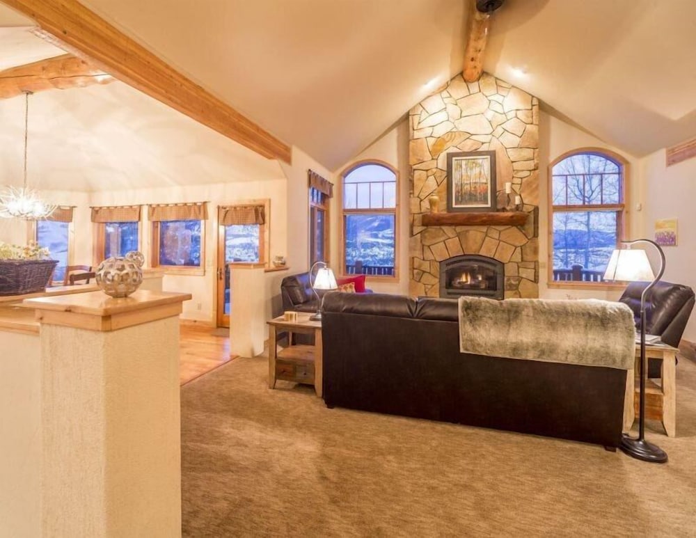 Aspen View Lodge 4 Bedroom Apartment by Key to the Rockies