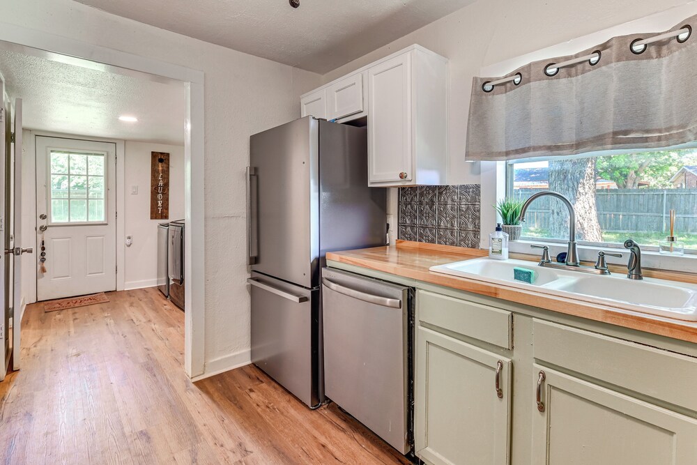 Pet-friendly Home w/ 1-acre Yard in Aubrey