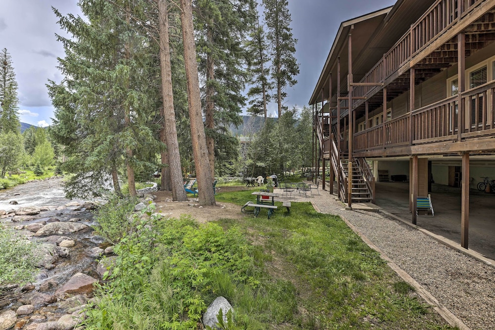 Walk to Marina: Rustic Grand Lake Retreat! view 4