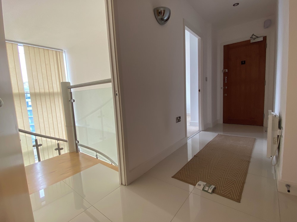 Royal Docks Luxury 3 Bedroom Apartment