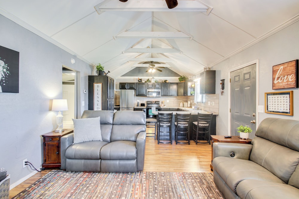 Pet-friendly Home w/ Porch Near Chickasha!