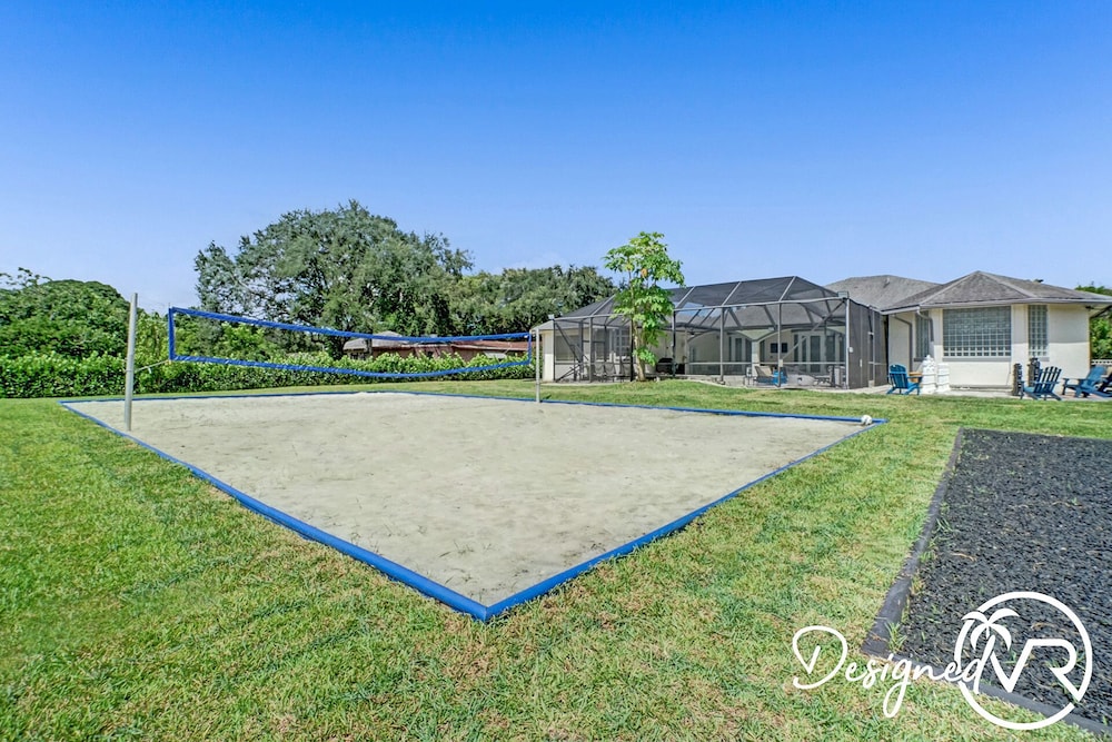 Luxurious 8BR Family Estate with Pool 5