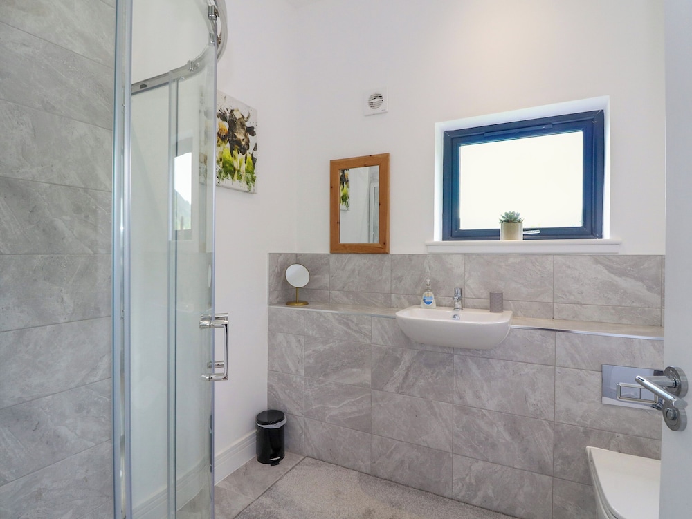 6 Strathtay Lodges
