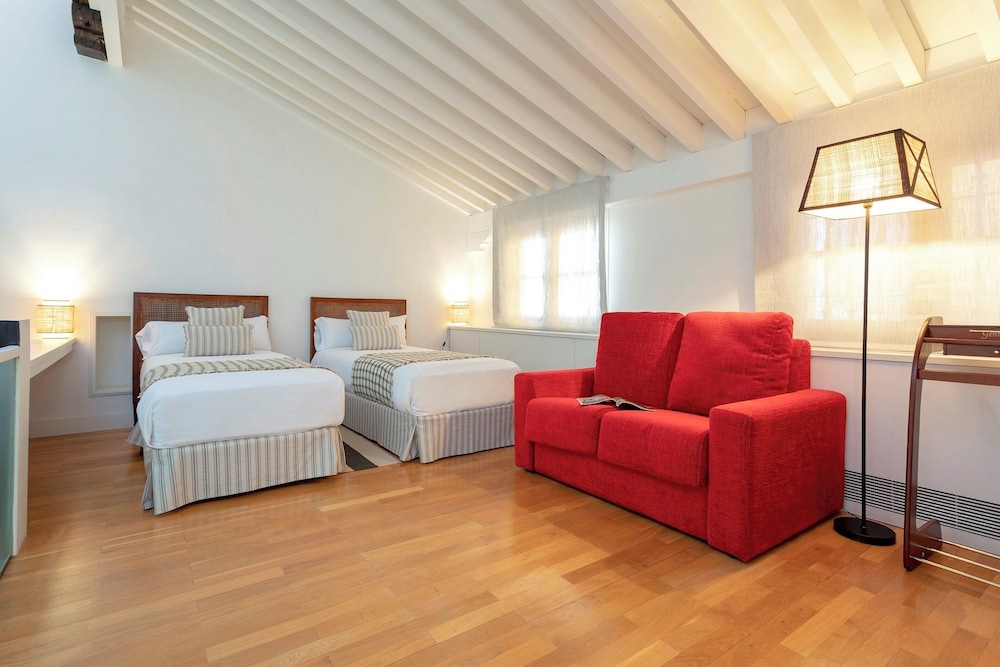 Exclusive House in Seville. Antonia Díaz