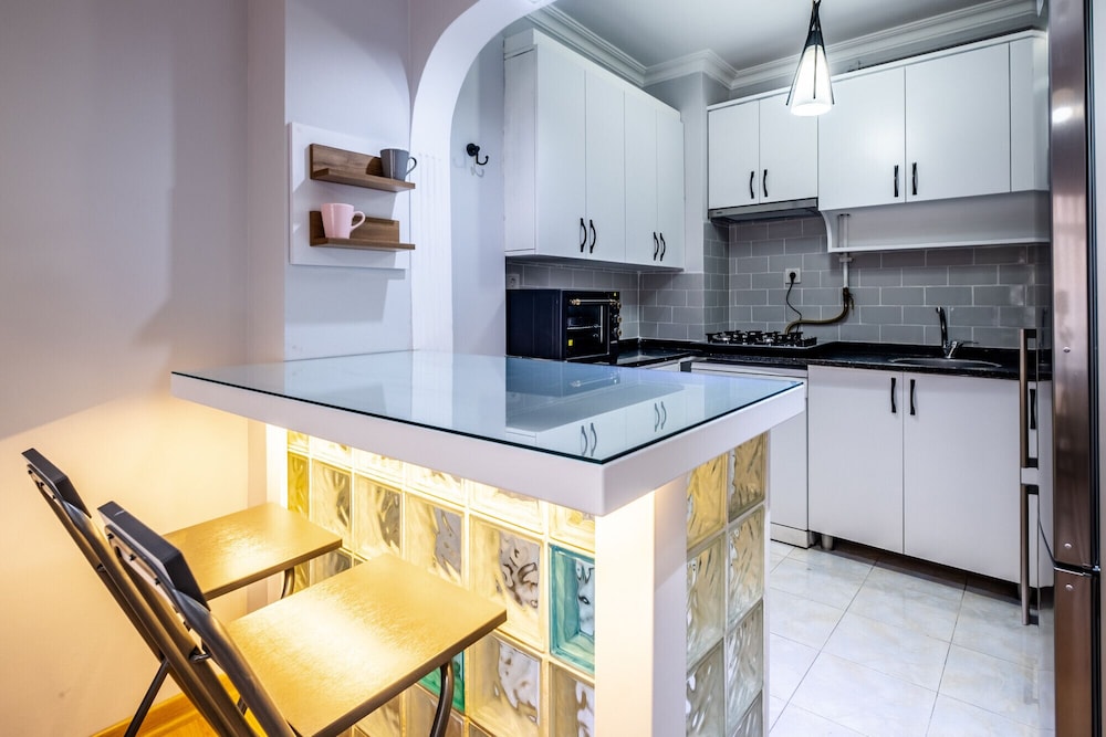 Colorful and Central Flat With Balcony in Besiktas